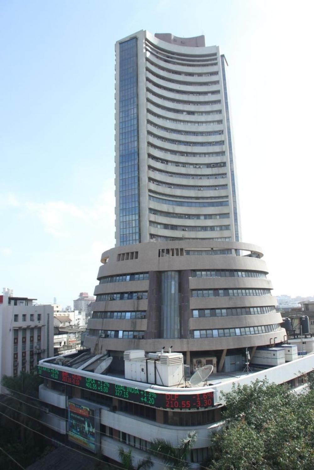 The Weekend Leader - Banking stocks power equity indices' rise; Sensex closes 145 pts higher